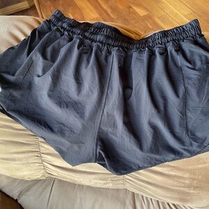 Black Hotty Hot Lululemon Shorts Lined 2.5 inch